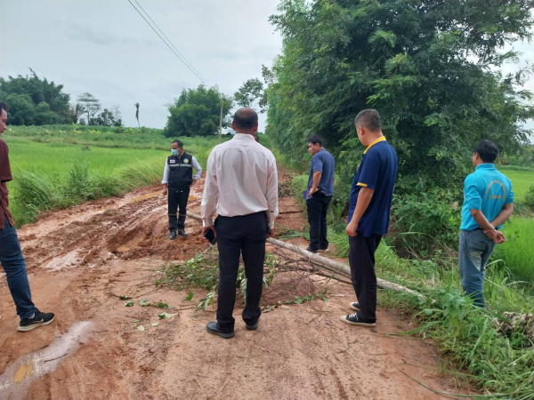 สำรวจถนนเสียหายจากฝนตกหนัก