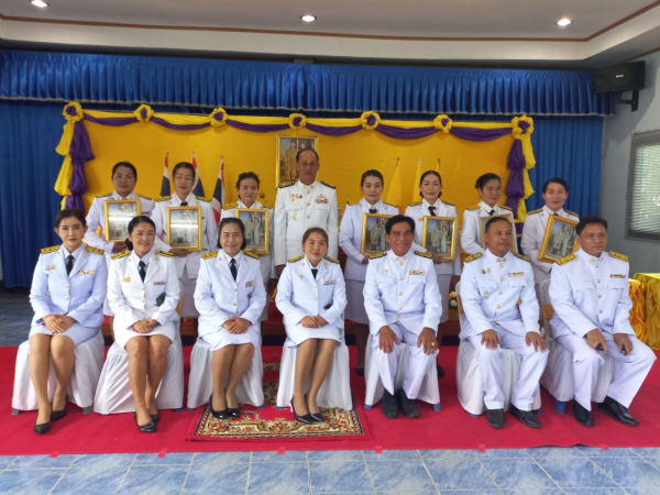 พิธีรับพระราชทานพระบรมฉายาลักษณ์ พระบาทสมเด็จพระเจ้าอยู่หัว และสมเด็จพระนางเจ้า ฯ พระบรมราชินี